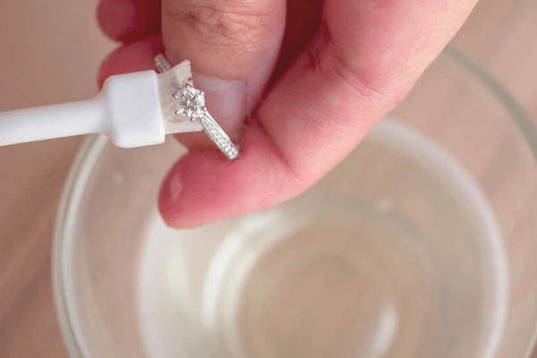 How to Clean Tarnished Kendra Scott Jewelry